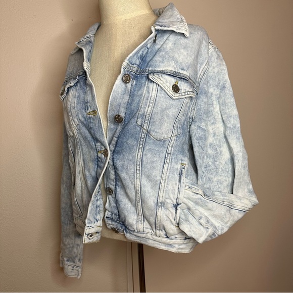 Forever 21 Jackets & Blazers - Women’s Acid Wash denim Jacket